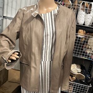 Santa Fa apparel women’s Stylish Beige Faux Leather Jacket with zipper size XL